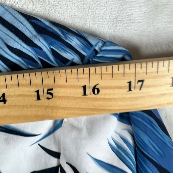 Go Barefoot Made in USA Size Medium Blue Hawaiian Print Men's Shirt - Picture 6 of 7